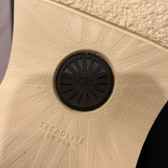 Ugg Chelsea Boots - Mens Size 10 - Picture 8 of 8